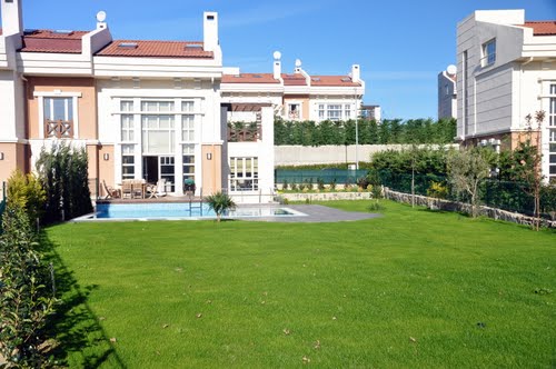 Luxury Istanbul Villa - Turkey - Private garden with a swimming pool