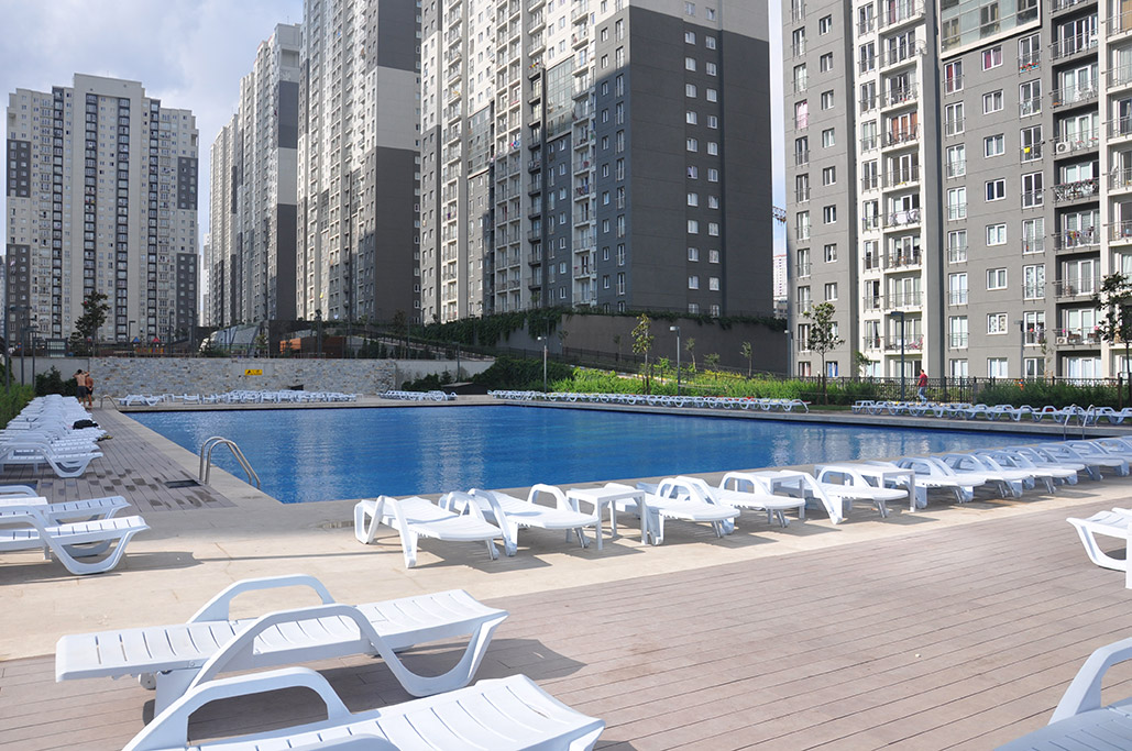 	 Bargain Investment Apartment In Istanbul - Complex view