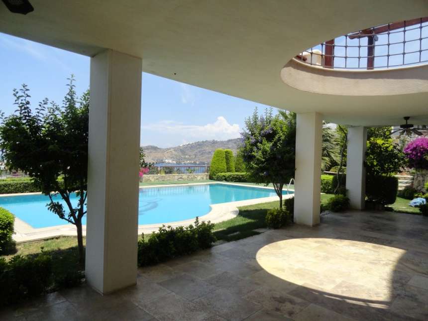 Large Yalikavak Sea View Villa - Large shaded terrace