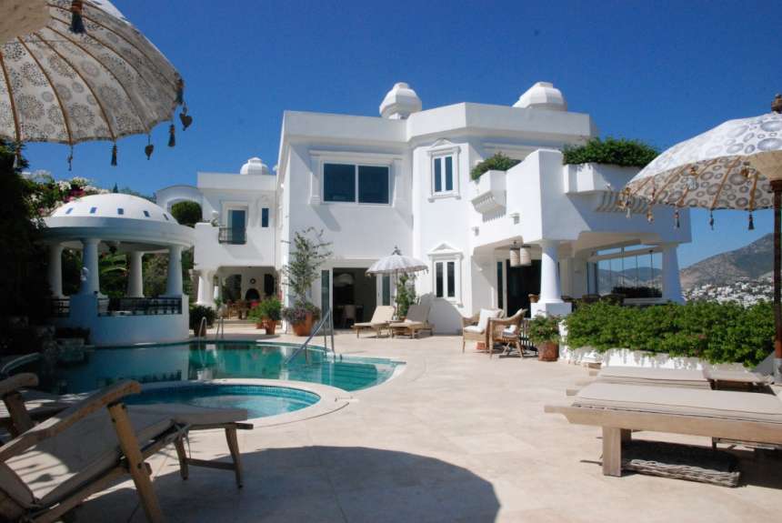Impressive Bodrum Town Villa - Exterior and gardens