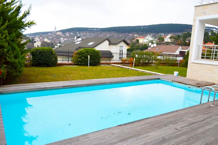 Newly Built Luxury Istanbul Villa -Pool and stunning views