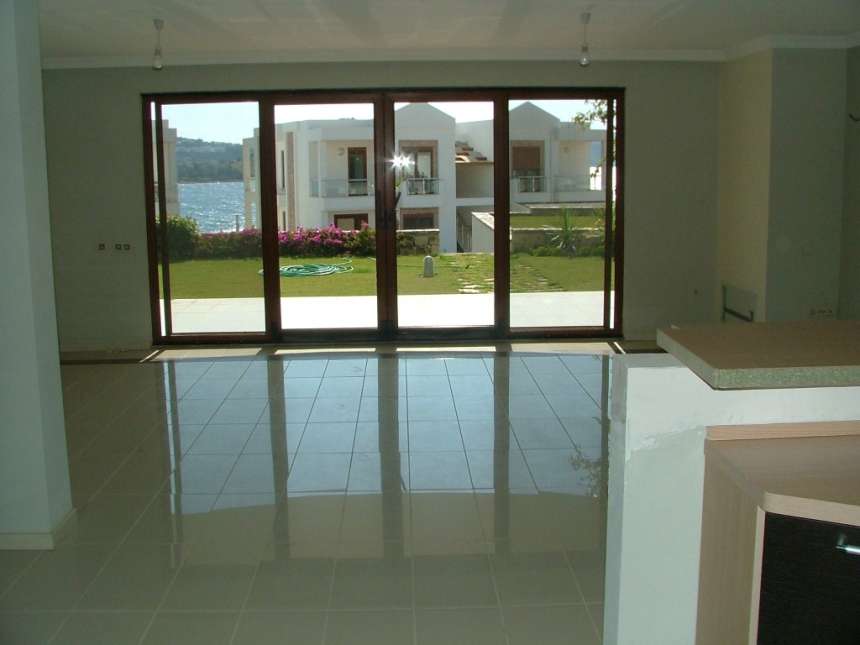 Seafront Gokcebel Apartment, Yalikavak, Bodrum - Lounge and views