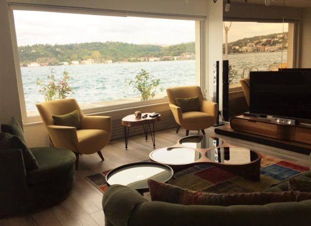 	 Seafront Prestigious Apartment In Istanbul - Living area