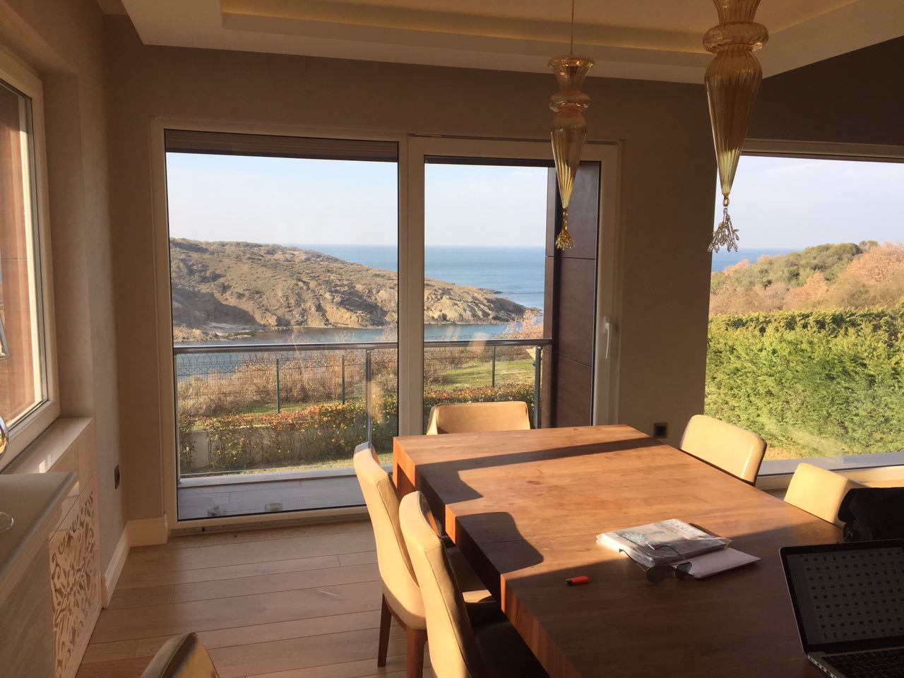 Spacious Sea View Istanbul Villa - Dining area