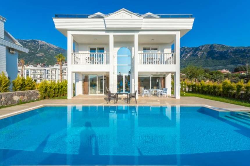 Spacious Luxury Villa In Hisaronu - Exterior and mountain backdrop