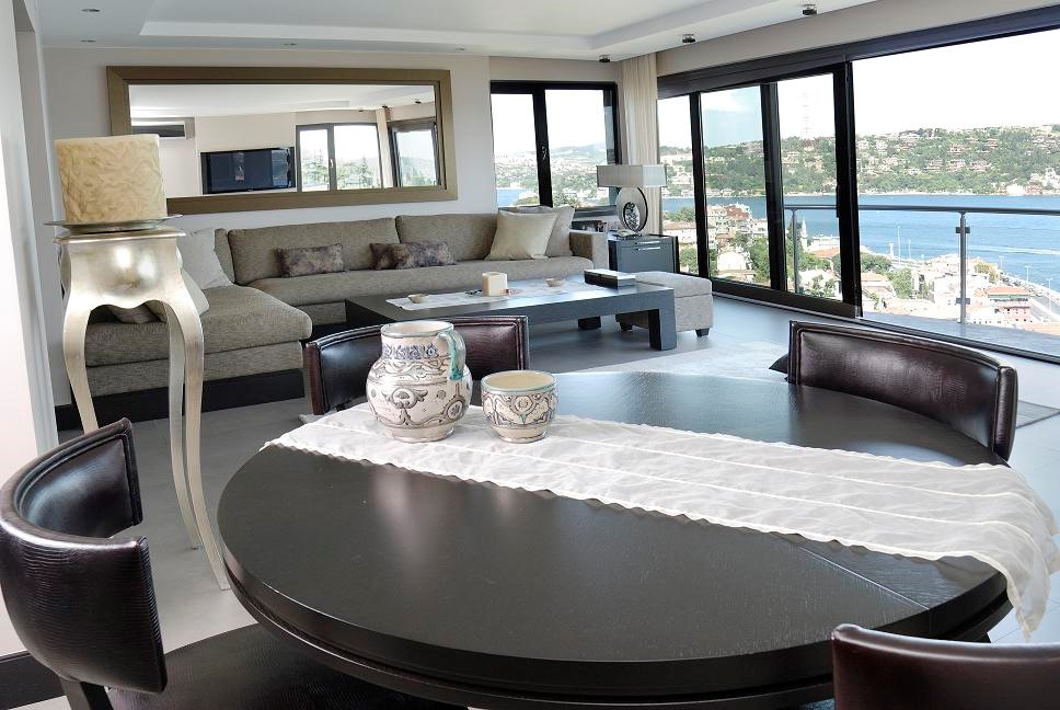 Designer Sea Front Istanbul Apartment - Wall-to-wall panoramic windows