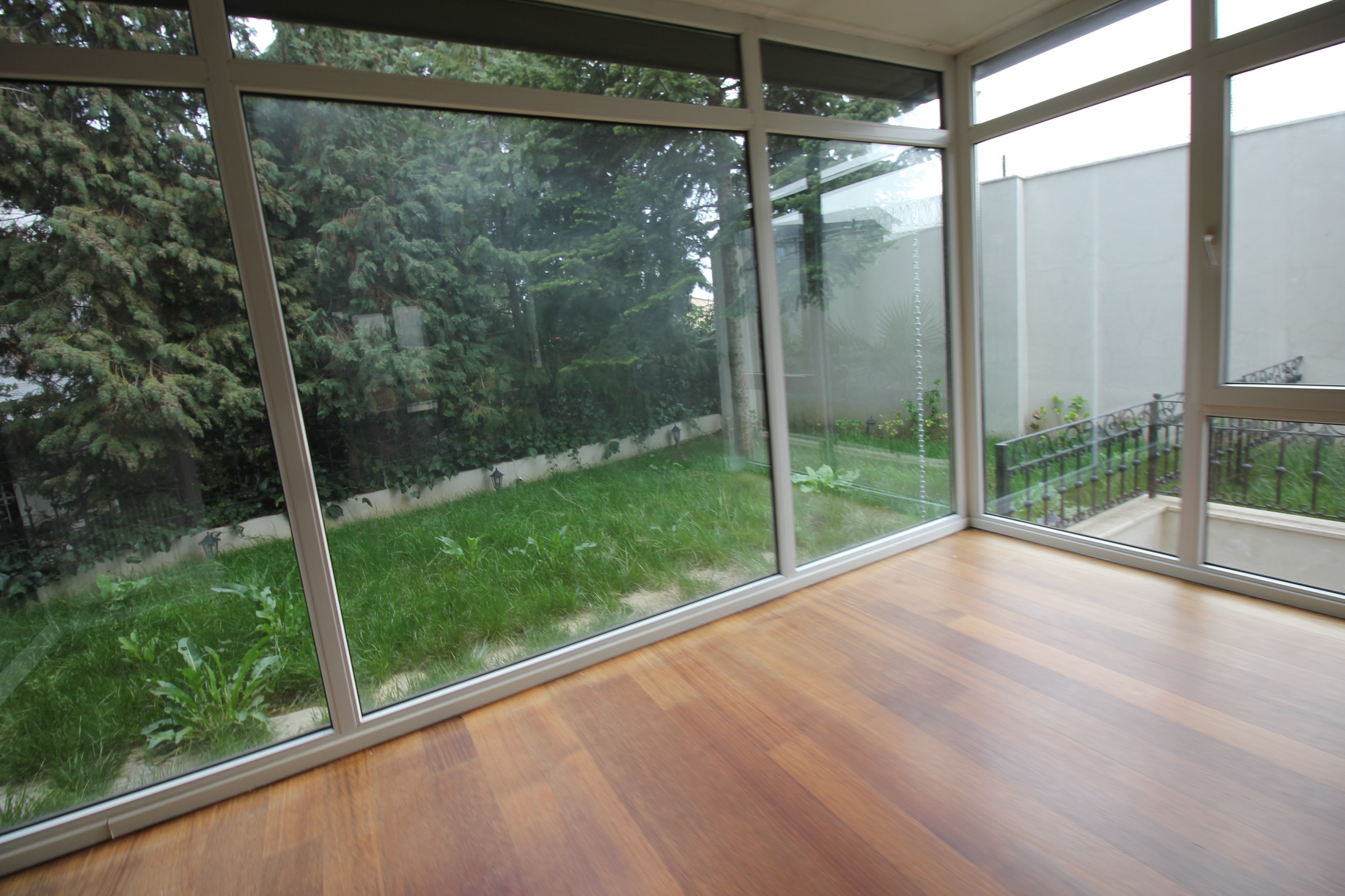 Istanbul Villa For Sale - Prestigious Yenikoy - Conservatory room