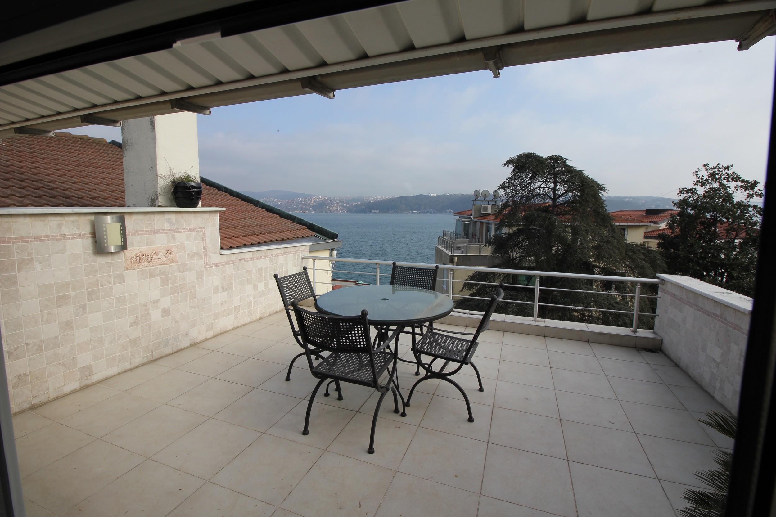 Sea View Yenikoy Apartment - Istanbul - Rooftop terrace and views