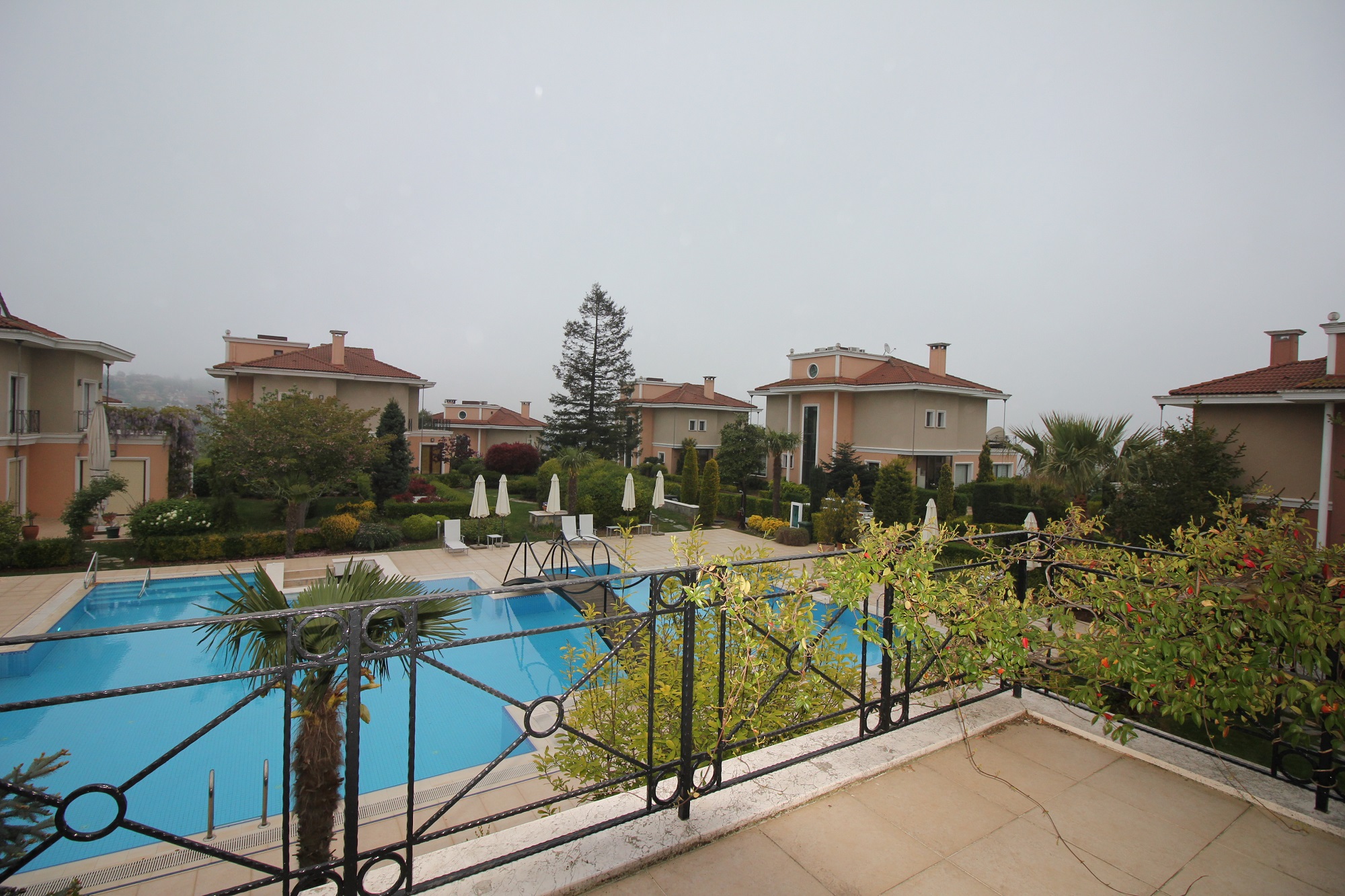 Spacious Villa In Zekeriyakoy, Istanbul - Communal pool