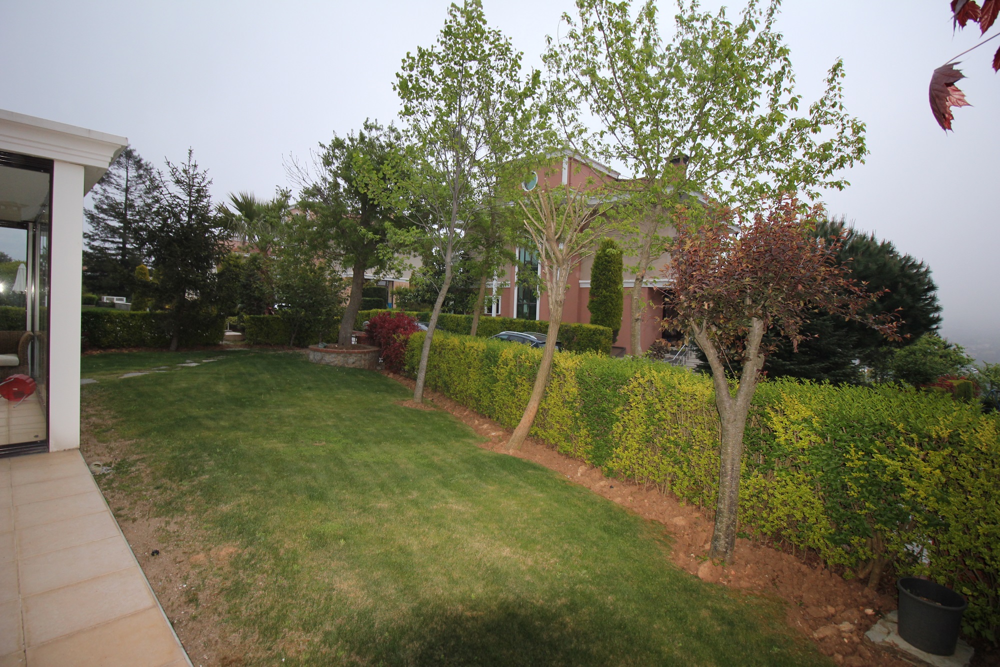 Spacious Villa In Zekeriyakoy, Istanbul - Private garden