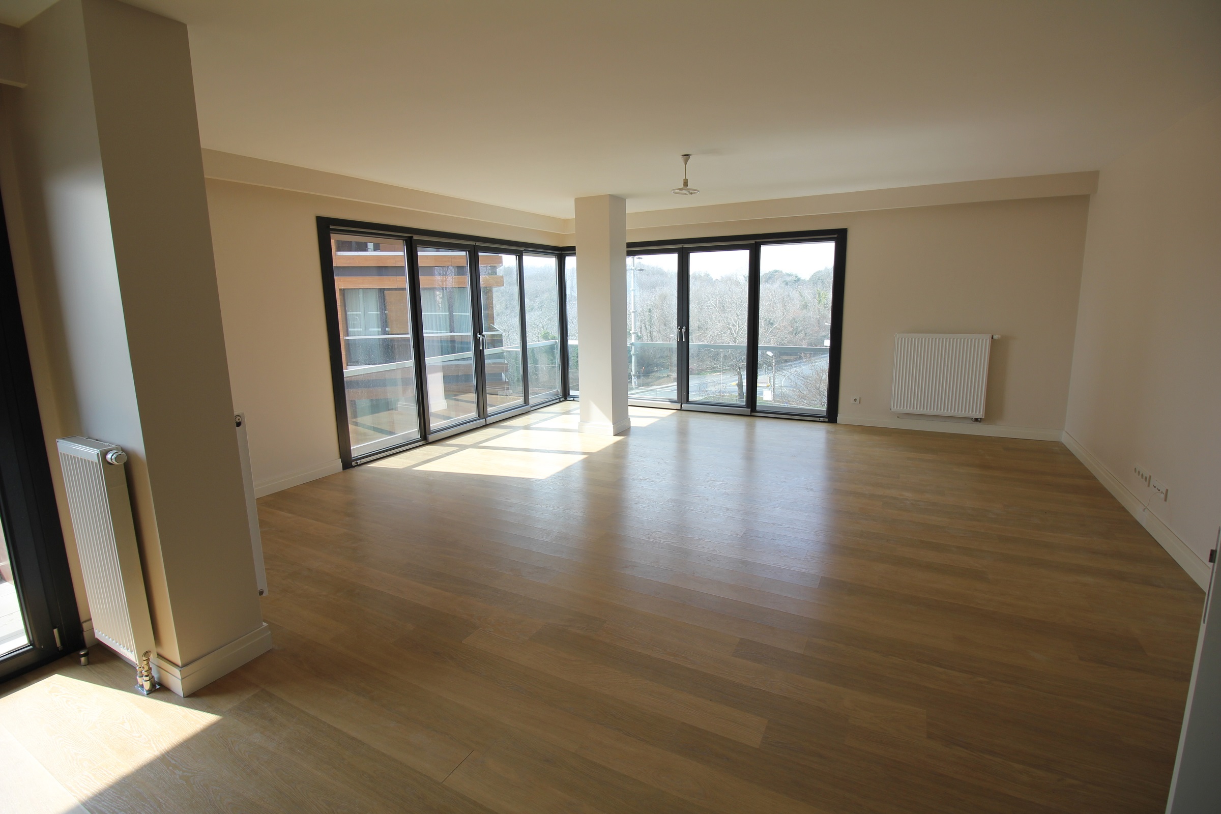 Distinguished Forest View Istanbul Apartment - Spacious living area