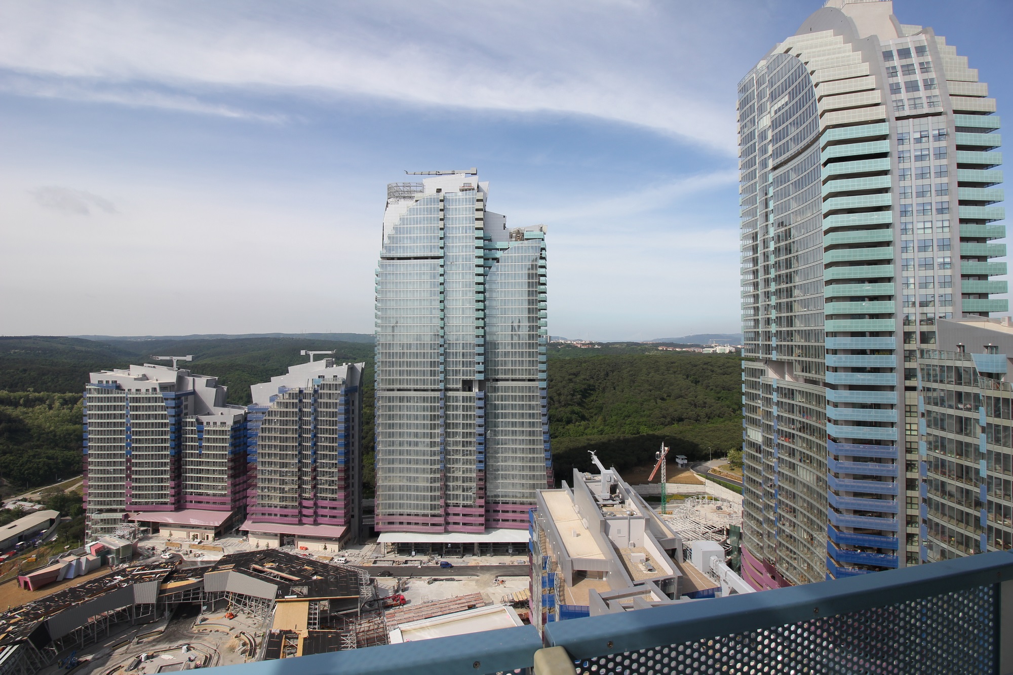 Distinguished Istanbul Apartment - Maslak - Complex in the edge of a forest