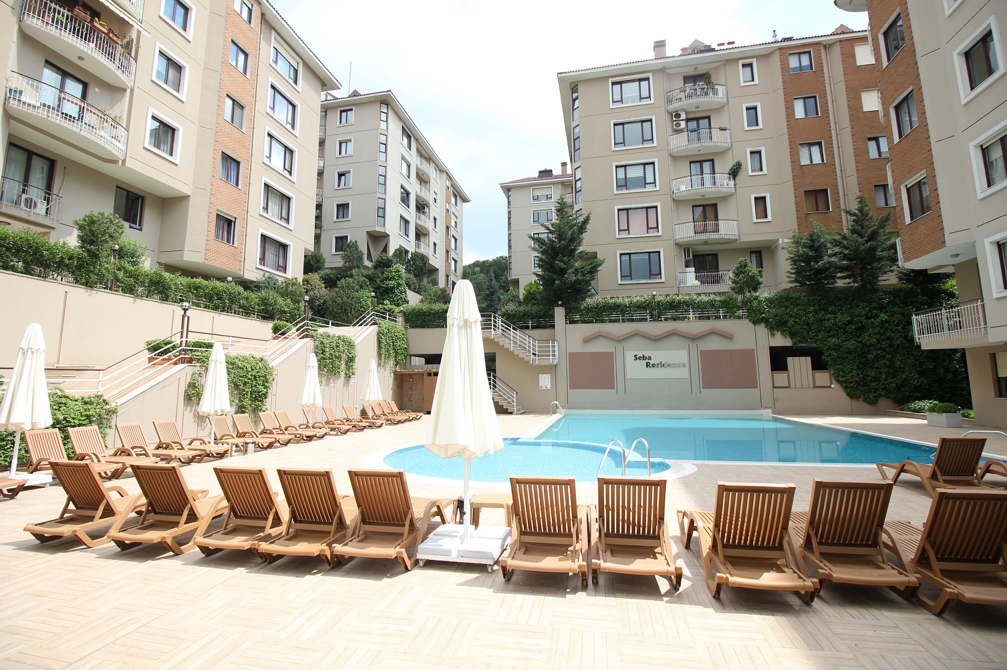 Prestigious Istanbul Apartment In Istinye - Low rise complex