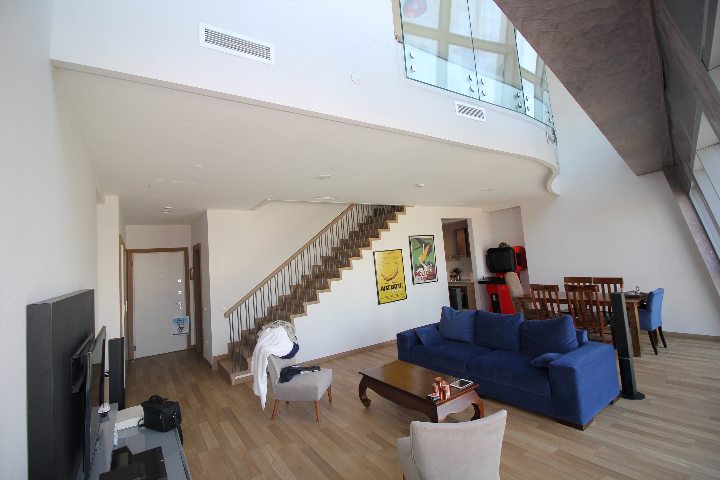 Luxury Istanbul Apartment - City Centre - Sapcious lounge/diner 