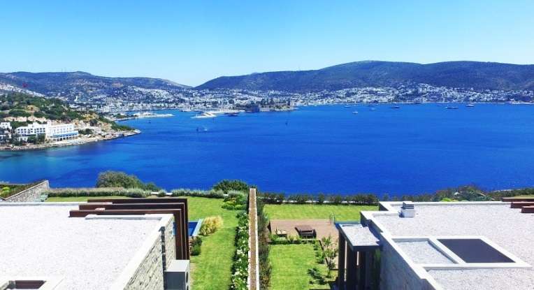 Sea Front Bodrum Town Villas - Marina and castle views