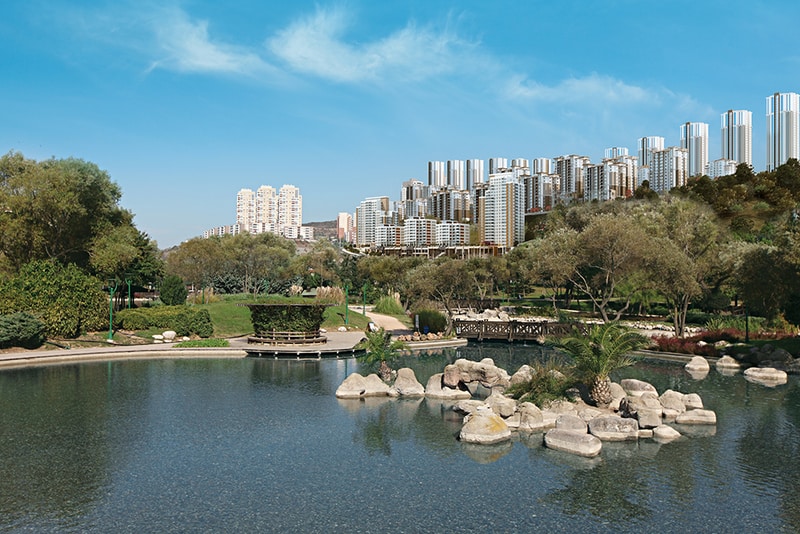 Off-Plan Apartments in Istanbul- Bahcesehir - Hayat Park and Lake
