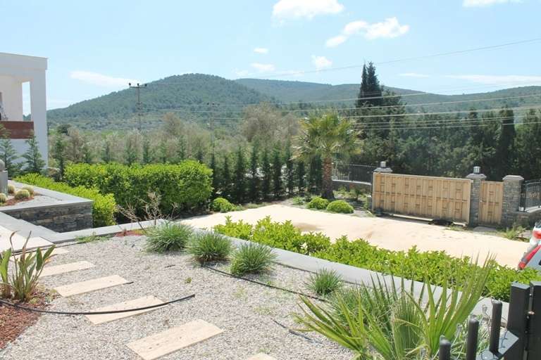 Luxury Secluded Villa In Torba, Bodrum - Lush green scenery and driveway