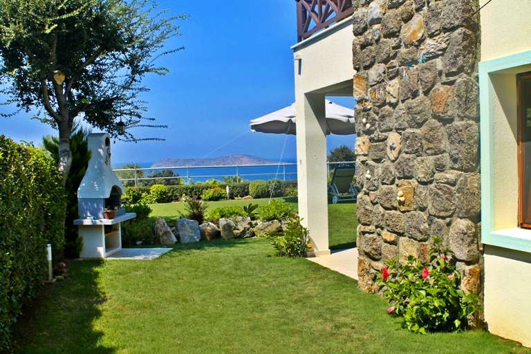 Gumusluk Sea View Apartment, Bodrum - Private corner plot