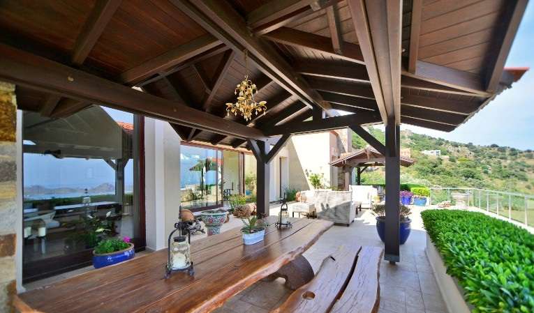 Elaborate Yalikavak Sea View Villa - Shaded outdoor living