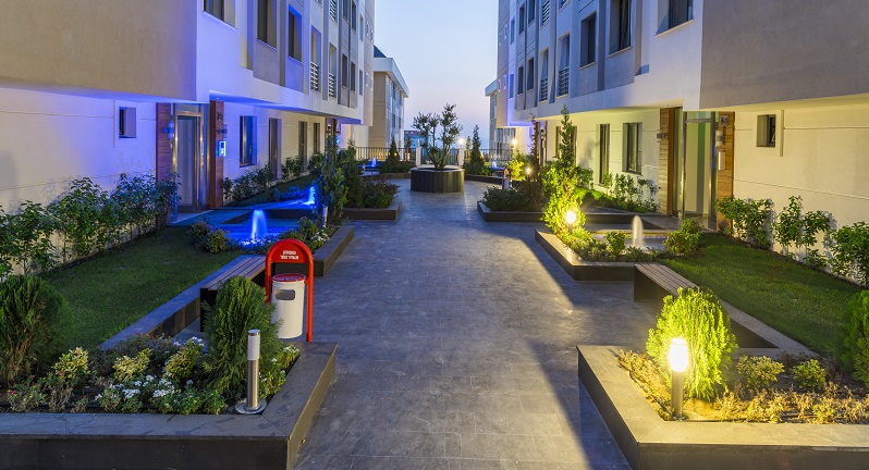 Key Ready Sea View Apartments - Istanbul  - Evening gardens