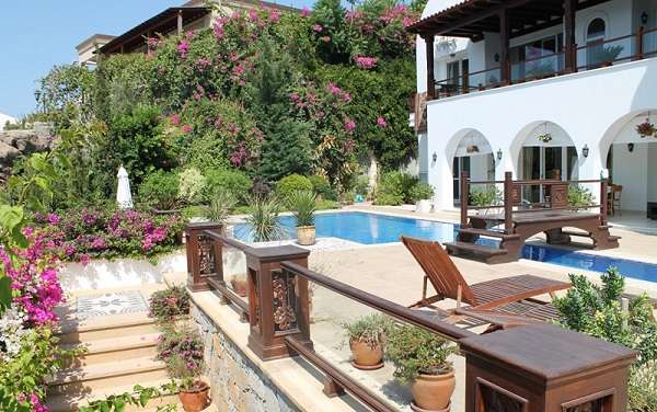 Gundogan Villa - Sea Front Location - Teired gardens