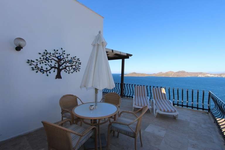 Yalikavak New Traditional Villa - Sea Views - Wrap around terrace/balcony