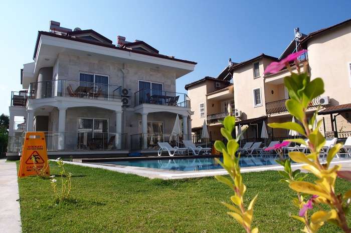 Quality Calis Apartments - Near The Beach - Well-kept gardens