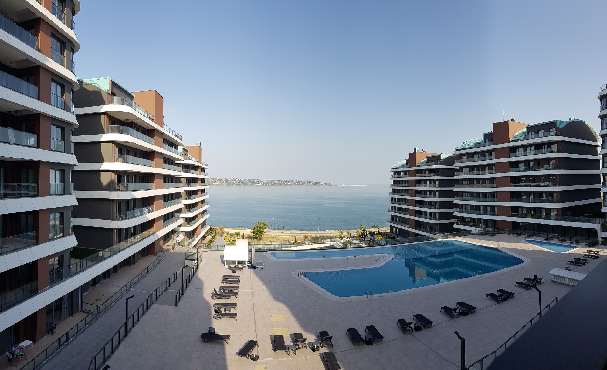 Beach Apartments in Buyukcekmece, Istanbul - Modern Complex