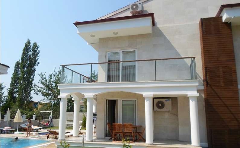 Luxury Calis Apartments - Central Location -Large glass balconies