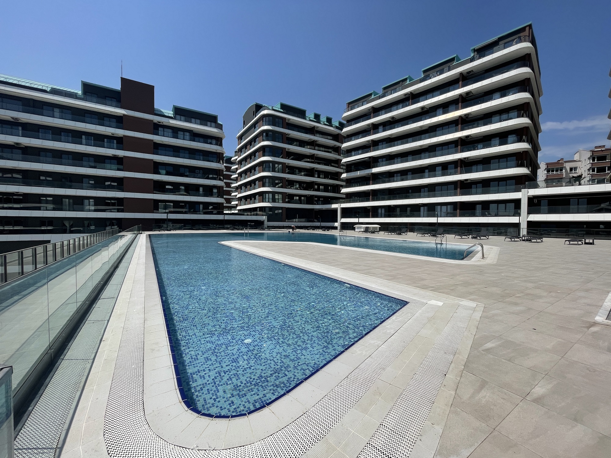 Luxury Sea Front Apartments - Istanbul - Communal Pool