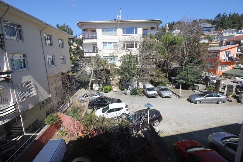 Istanbul Family Apartment - Prestigious Yenikoy - Rear off-street parking