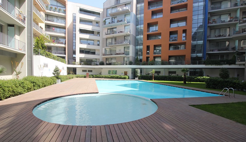 Stylish Modern Istanbul Apartment - Communal pool area