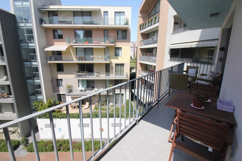 Stylish Modern Istanbul Apartment - Alfresco dining