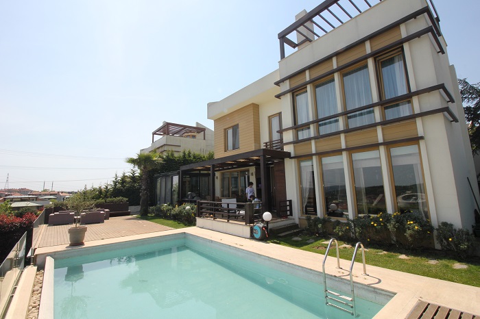 Distinguished Luxury Villa - Sariyer, Istanbul - Exterior and infinity pool