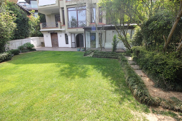 Sea View Luxury Tarabya Villa - Istanbul - Private garden