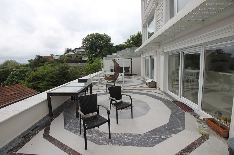 Detached Bosphorus Villa - Tarabya Istanbul - Large front terrace