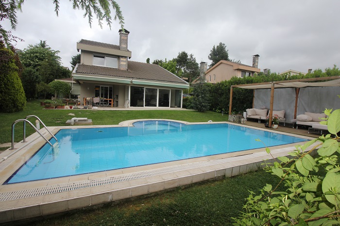 Istanbul Villa - Beautiful Natural Setting - Private garden and pool