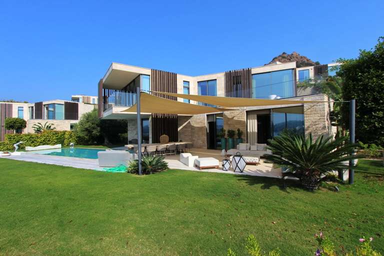 Quality Luxury Beach Villa - Yalikavak - Vast private gardens