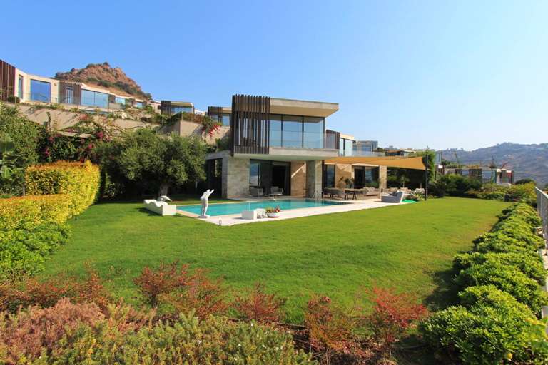 Quality Luxury Beach Villa - Yalikavak - Mature gardens