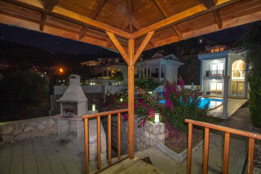 Luxury Hisaronu Villa - Peaceful Location - Shaded seating