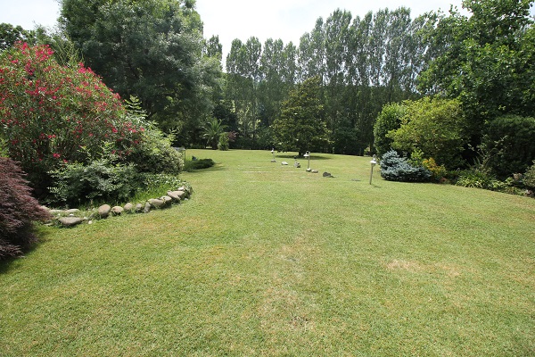 Private Countryside Istanbul Villa - Zekeriyakoy - Private landscaped garden