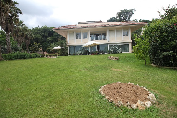 Luxury Istanbul Bosphorus View Villa - Vast private gardens