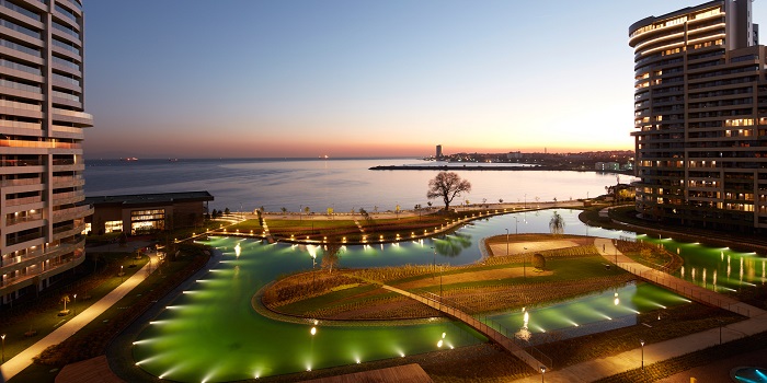Luxury Sea Front Istanbul Real Estate - Water front complex
