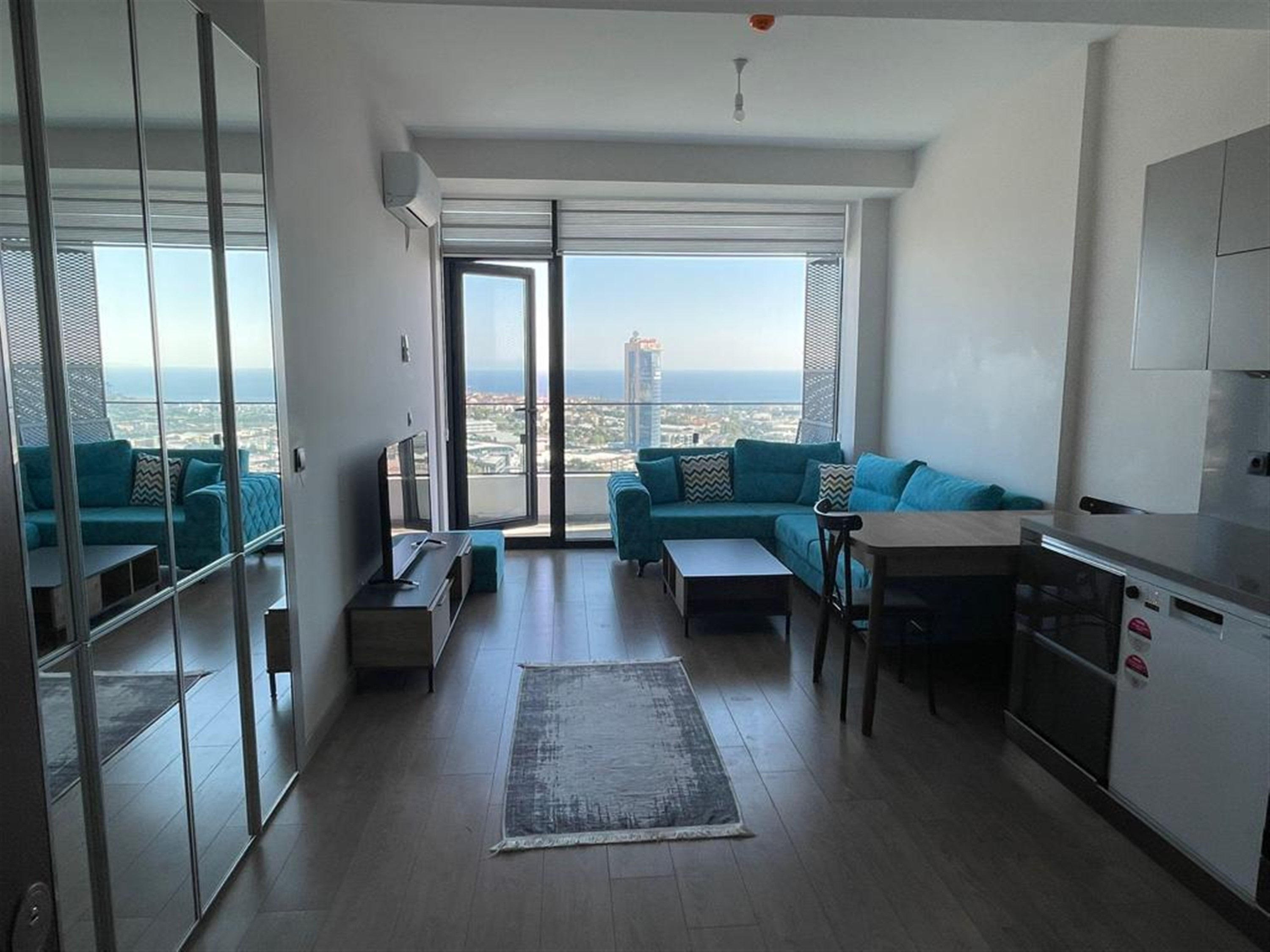 Sea View Apartments - European Istanbul - A spacious kitchen and lounge