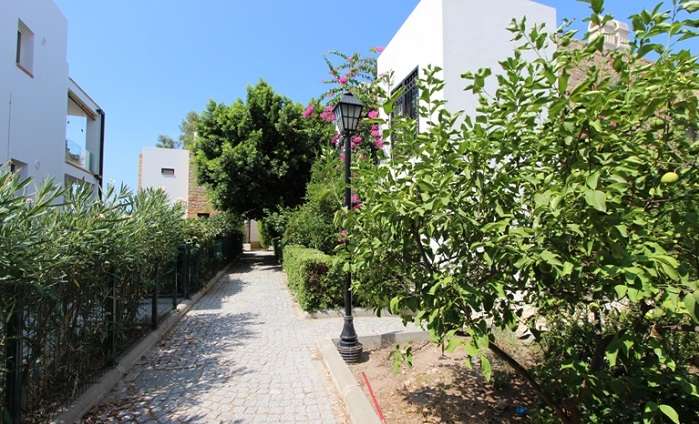 Sea Front Villa - Bodrum Town - Pathway to the beach