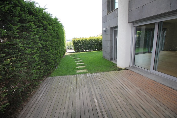 Luxury Garden Apartment - Istinye, Istanbul - Ample outdoor living space and pool access
