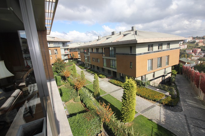 Luxury Istanbul Apartment - Prestigious Location - Landscaped gardens