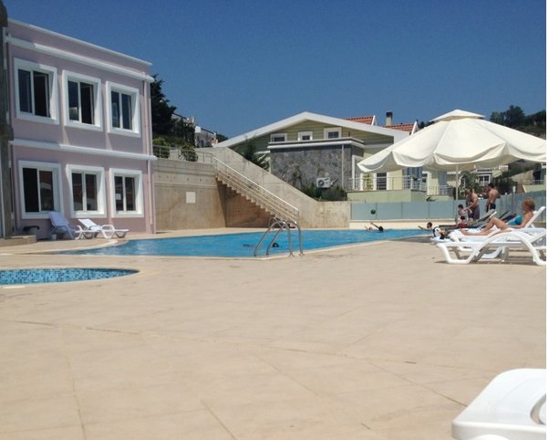 Garden Apartment - Istanbul Prestigious Location - 2 communal swimming pools