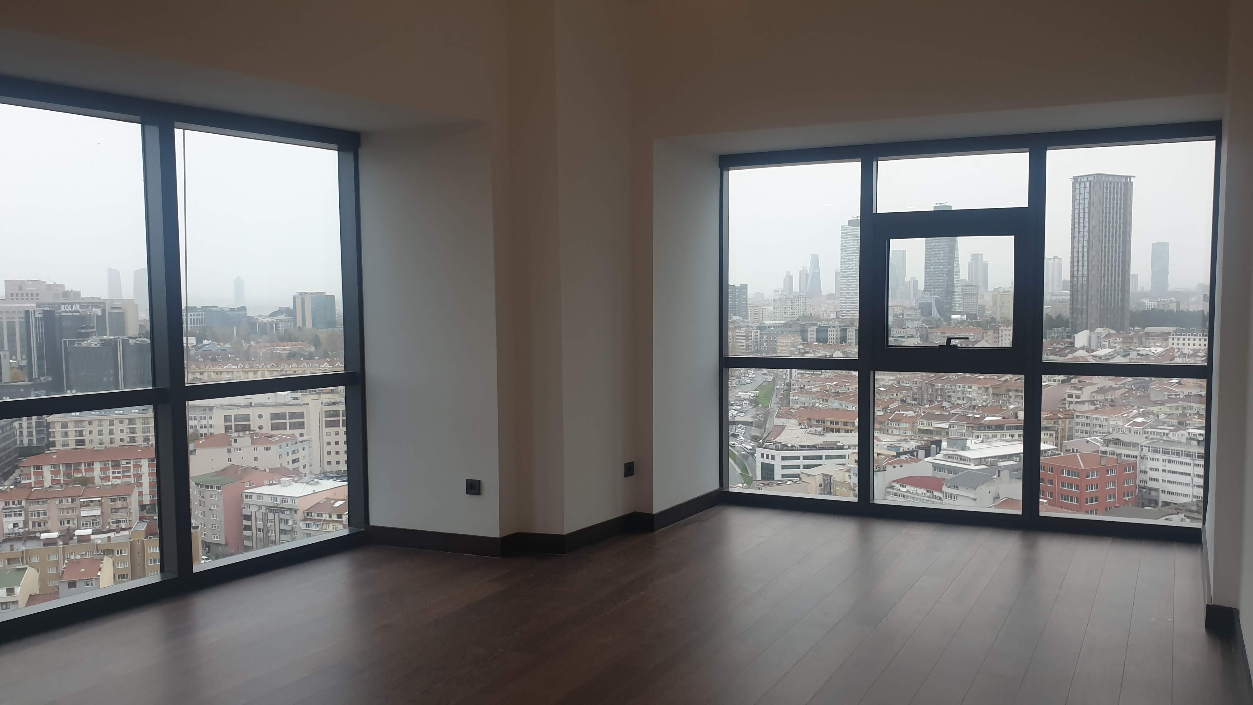 City Centre Istanbul Property For Sale - Large rooms offering city views