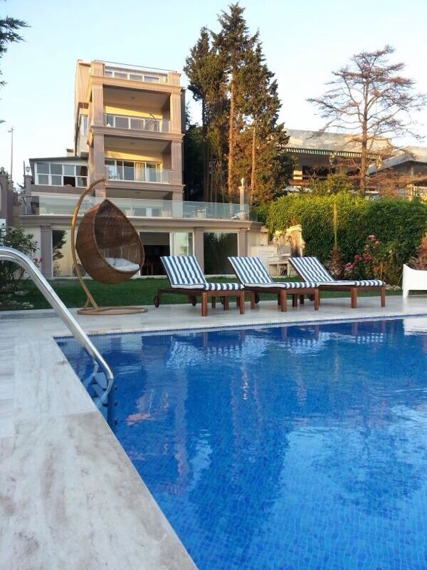 Buyukcekmece Seafront Villa